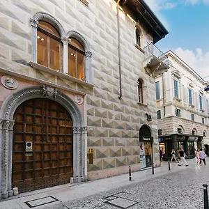 Palazzo Confalonieri Da Lisca