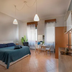 Guest house Italianflat - Rentroom Old Town - 200mt To Arena Verona