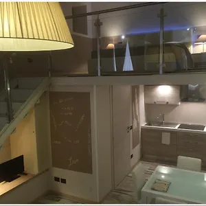 & Juliet Luxury Apartment