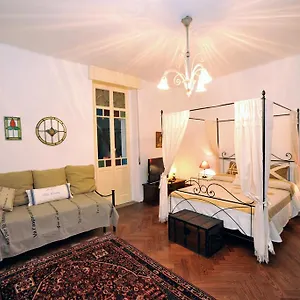 Lucia Bed & Breakfast