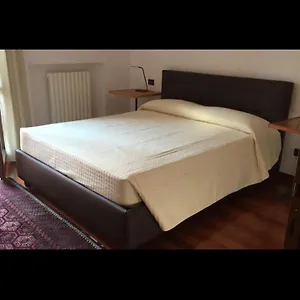 Piazza Delle Pasque Veronesi 5 Apartment *